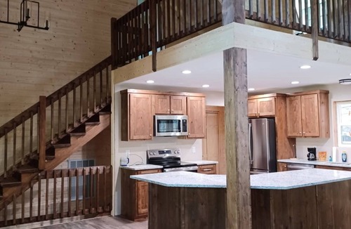 Rogersville Cabin | Charming 3-bedroom with loft bed Cabin in Rogersville with Fireplace