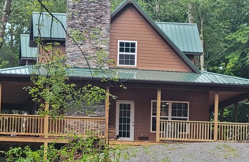Rogersville Cabin | Charming 3-bedroom with loft bed Cabin in Rogersville with Fireplace