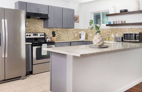 Jefferson House | Charming 3-bedroom house near downtown SA on quiet street with WiFi, AC, parking