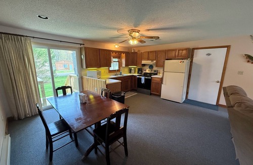 Sandy Creek House | Charming 3-bedroom house with AC and WiFi on Sandy Pond.
