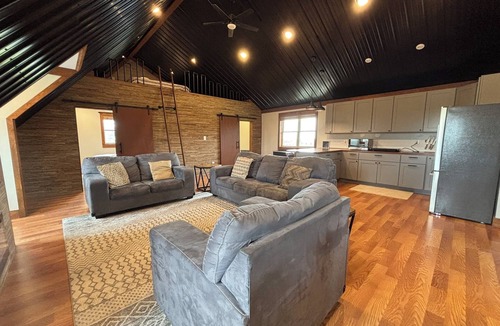 Shelbyville Condo | Charming 3-bedroom Loft on the Bourbon Trail.