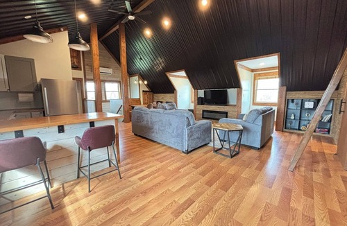 Shelbyville Condo | Charming 3-bedroom Loft on the Bourbon Trail.