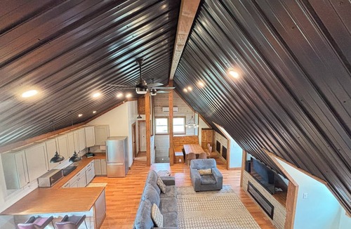 Shelbyville Condo | Charming 3-bedroom Loft on the Bourbon Trail.