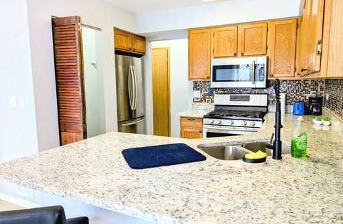 South Elgin House | Charming 3-Bedroom Home Near South Elgin
