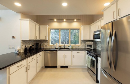 Tannersville House | Charming 3-bedroom house in Tannersville with AC, Firepit, Hottub, Fireplace