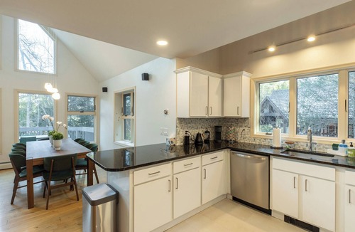 Tannersville House | Charming 3-bedroom house in Tannersville with AC, Firepit, Hottub, Fireplace