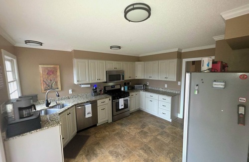 Wake Forest House | Charming 3-bedroom house, pet friendly on 1 acre, 2.9mi to downtown Wake forest