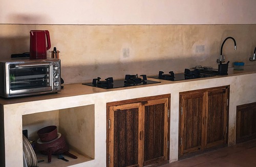 Penida Island Villa | Charming 3-Bedroom Villa: Ocean views, private baths, kitchen and beach access