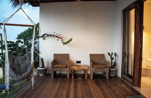 Penida Island Villa | Charming 3-Bedroom Villa: Ocean views, private baths, kitchen and beach access