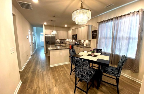 Southeast Raleigh Villa | Charming 3-bedroom villa with WiFi and AC in marvelous Raleigh