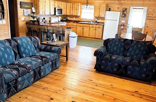 Boswell Cabin | Charming 3-bedroom, waterfront cabin in delightful Zion with WiFi & AC