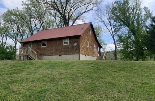 Boswell Cabin | Charming 3-bedroom, waterfront cabin in delightful Zion with WiFi & AC