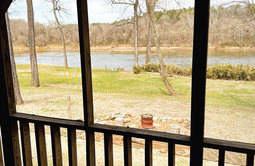 Boswell Cabin | Charming 3-bedroom, waterfront cabin in delightful Zion with WiFi & AC