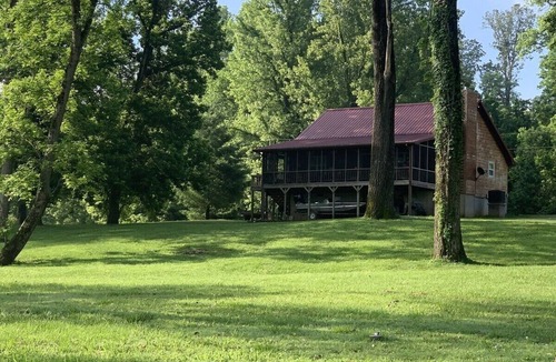 Boswell Cabin | Charming 3-bedroom, waterfront cabin in delightful Zion with WiFi & AC