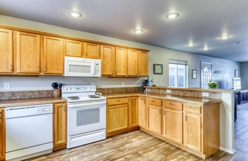 Veterans Park House | Charming 3-bedroom Whitewater Park House