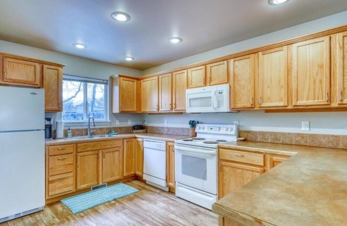 Veterans Park House | Charming 3-bedroom Whitewater Park House