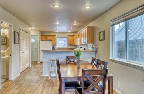 Veterans Park House | Charming 3-bedroom Whitewater Park House