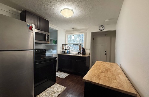 Albany Apartment | Charming 3-bedroom with fenced back yard