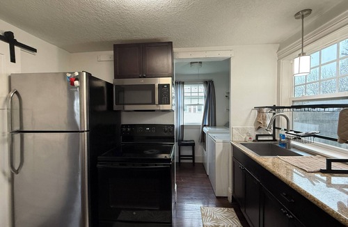 Albany Apartment | Charming 3-bedroom with fenced back yard