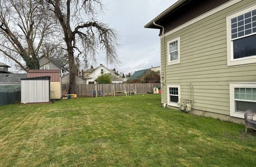 Albany Apartment | Charming 3-bedroom with fenced back yard