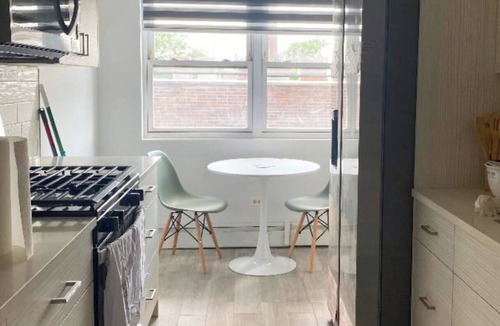 Oak Park Apartment | Charming 3 beds 2 full baths close to Chicago long renters welcome