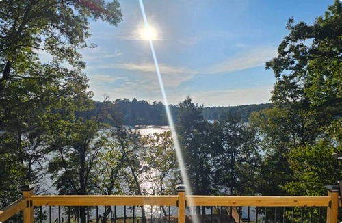 Jackson House | Charming 3-BR/2-BA Waterfront Lake House