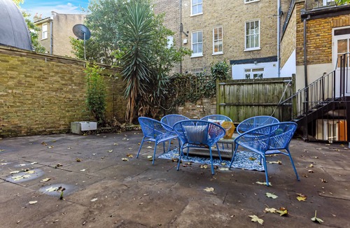 Canonbury House | Charming 3-BR Flat with Ensuite Master and Balcony