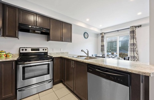 Oshawa House | Charming 3-Br Home in Oshawa N.
