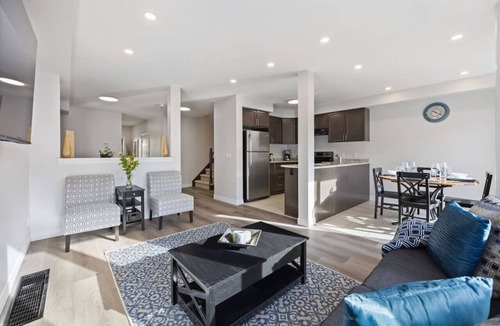 Oshawa House | Charming 3-Br Home in Oshawa N.