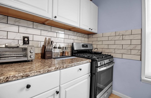 Buffalo House | Charming 3-Br House in lovely Buffalo with AC, WiFi & Free Parking