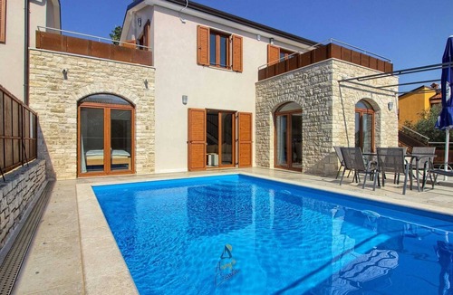 Dajla Villa | Charming 3-BR villa with private pool close to beaches