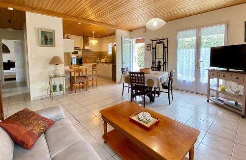 Bretignolles-sur-Mer House | Charming 3-Bed House, 400m from Beach, WiFi, Enclosed Garden, Parking