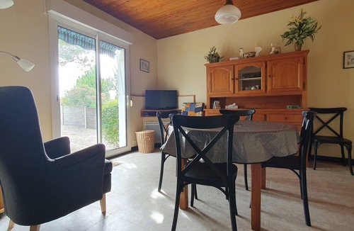 LʼAiguillon-sur-Mer House | Charming 3-Star Villa, 2 Bedrooms, Garden Near Beach