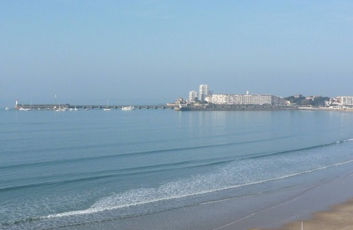 Les Sables d'Olonne House | Charming 3-Bed Townhouse with Courtyard, Garage, and WiFi, 300m from Beach in Les Sables-d'Olonne