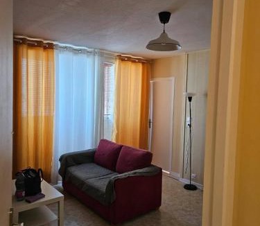 Saint-Pierre-des-Corps Apartment | Charming 3-Bedroom Apartment in Saint-Pierre-des-Corps