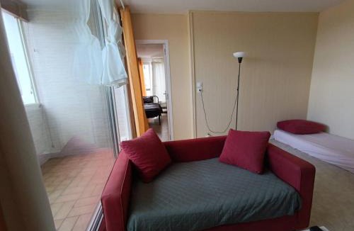 Saint-Pierre-des-Corps Apartment | Charming 3-Bedroom Apartment in Saint-Pierre-des-Corps