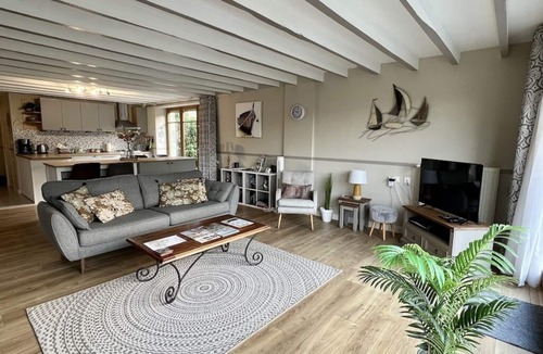Lehon House | Charming 3★ Riverside Gîte in Léhon, Dinan | Pet-Friendly & Family-Friendly