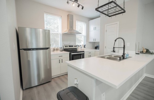 Waller Apartment | Charming 3-Story Townhome in wonderful Waller with WiFi, AC