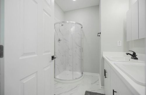 Waller Apartment | Charming 3-Story Townhome in wonderful Waller with WiFi, AC