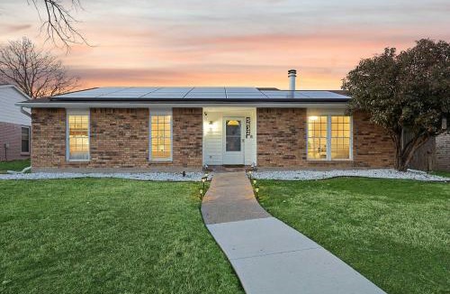 The Colony House | Charming 3BD 2BA Villa with Pool