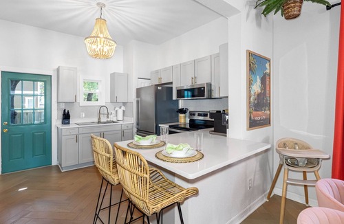 Historic Ybor House | Charming 3BD - Cozy Vibes, BBQ & Patio