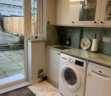 White City House | Charming 3Bd Home in West London