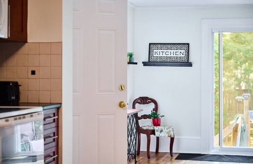 Centretown West House | Charming 3bdrm Home in Centretown w Free Parking