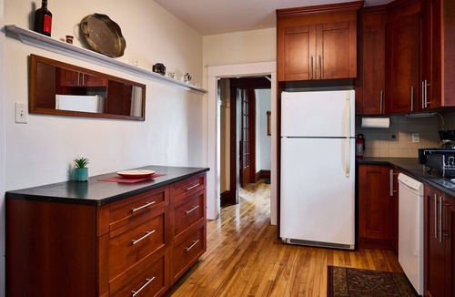 Centretown West House | Charming 3bdrm Home in Centretown w Free Parking