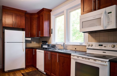 Centretown West House | Charming 3bdrm Home in Centretown w Free Parking