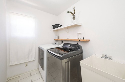 Bonanza House | Charming 3bdrm home with pool, fitness rm,and relaxing backyard North of Laredo.