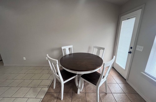 Norman House | Charming 3bed 2bath Duplex in Norman 5 minutes from OU