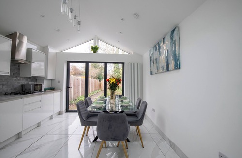 Windsor House | Charming 3Bed 2Bath in Windsor/Near Heathrow - Free Parking