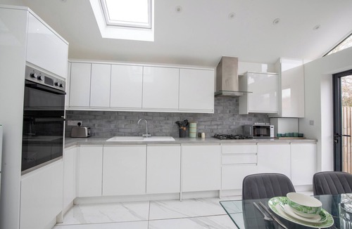 Windsor House | Charming 3Bed 2Bath in Windsor/Near Heathrow - Free Parking