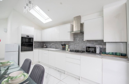Windsor House | Charming 3Bed 2Bath in Windsor/Near Heathrow - Free Parking